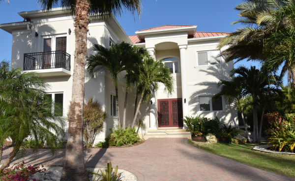 The Lakes 5 bed 5 bath