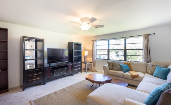 Spacious 3 Bed plus Den 2 Bath